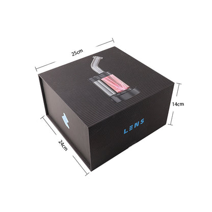 Schwarze Verpackungsbox mit blauer Aufschrift 'LENS' und Abmessungen 25x24x14 cm, mit Bild eines Glases