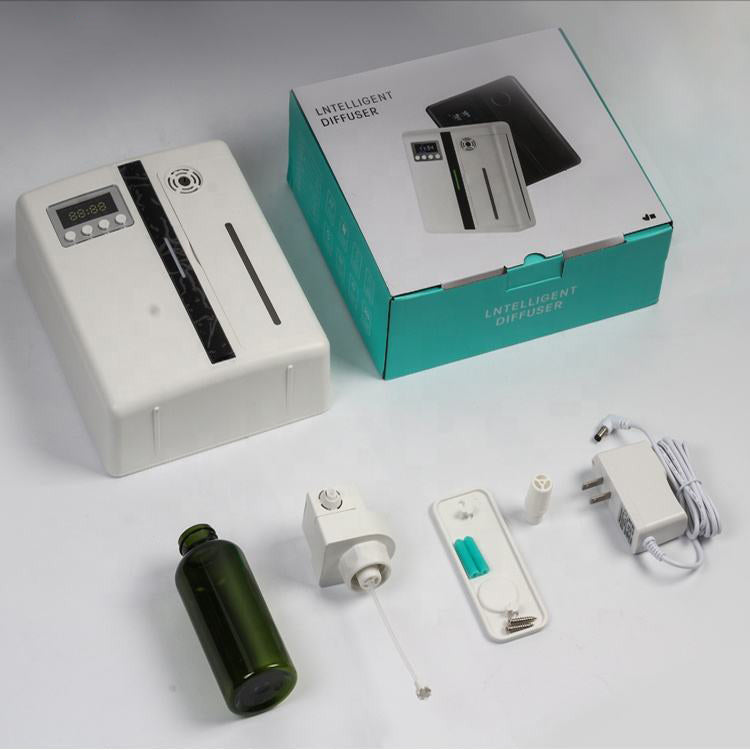 Intelligenter Diffuser mit Steuergerät, Zubehör und Verpackung auf weißem Hintergrund