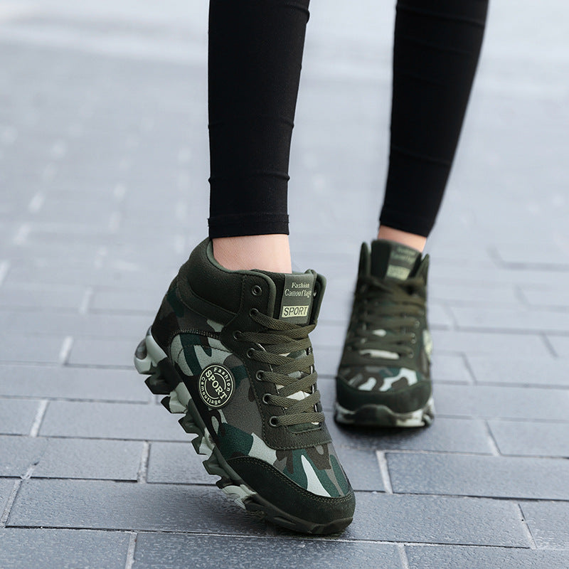 Lässige Damen-Sneaker mit Camouflage-Muster und erhöhtem Absatz