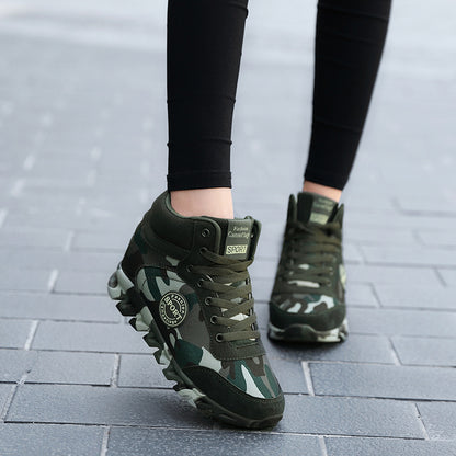 Lässige Damen-Sneaker mit Camouflage-Muster und erhöhtem Absatz