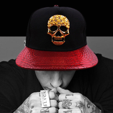 Hip-Hop-Kappe mit Totenkopf-Metalllogo
