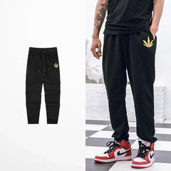 Coole Jogginghose mit Stickerei