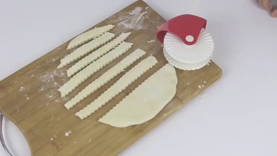 Kitchen pastry cutting wheel crimping